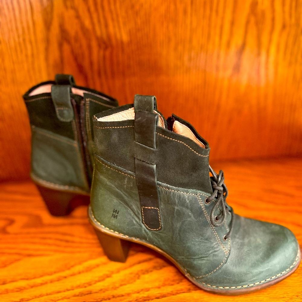 El Naturalista boots, super cute. Size 37, is size 7